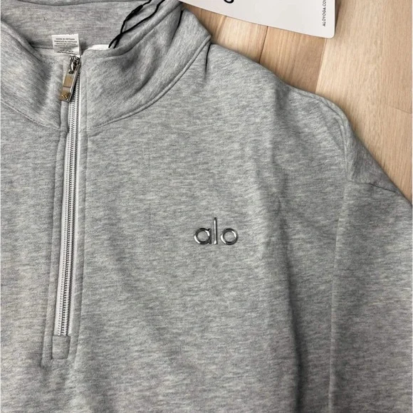 ALO Yoga Men's Light Gray Half-Zip Pullover Sweater - Picture 2 of 3